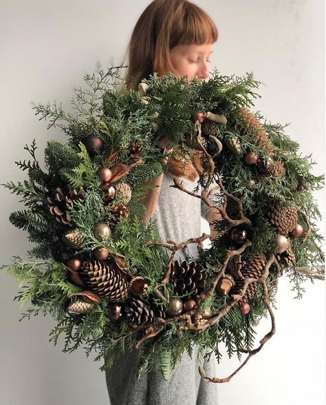 Julkransar Diy, Home Made Christmas, Natal Natural, Christmas Decor Ideas Bedroom, Jul Diy, Decor Ideas Bedroom, Natural Christmas, Xmas Wreaths, Wreaths Diy