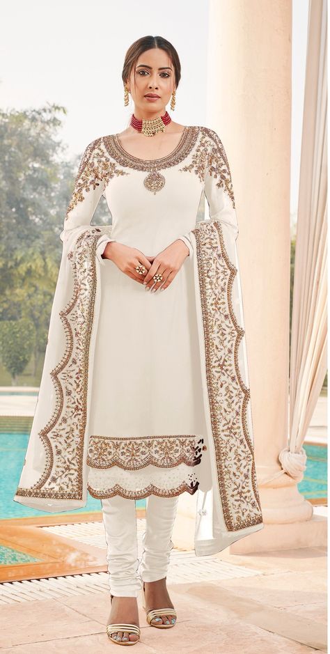 Shalwar Kameez Pakistani, Salwar Kameez Pakistani, Designer Salwar Kameez, Churidar Suits, Party Kleidung, Salwar Kameez Designs, Stone Work, Pakistani Wedding, Churidar