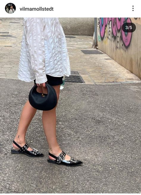 Ganni Ballet Flats, Ganni Buckle Flats Outfit, Ganni Shoes Outfit, Ganni Ballerinas, Ganni Flats Outfit, Ganni Flats, Thrift Outfits Ideas, Ballerina Flats Outfit, Ganni Shoes