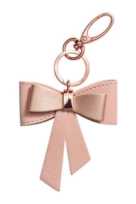 Sleutelhanger Tassen Hanger, Diy En Cuir, Leather Fob, Handmade Keychains, Leather Art, Leather Keyring, Handbag Charms, Diy Bow, Leather Bag Women