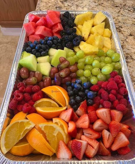 Fruit Platter For Large Party, Fruit And Veggie Birthday Party, Diy Fruit Tray, Easy Fruit Platter, Party Trays Ideas Food Platters, Fruit Tray Ideas For Party, Party Fruit Platter, Volleyball Pool, Fruit Tray Designs