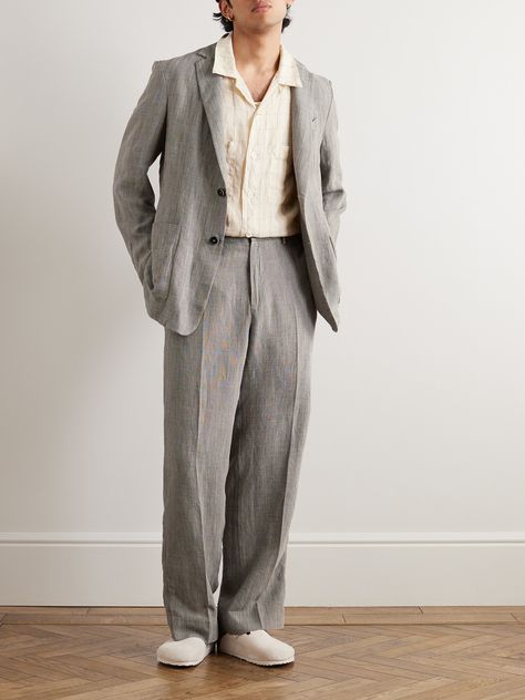 EXCLUSIVE AT MR PORTER. Many believe things look better in Italy and we'd say the same about the clothes. Barena's 'Delfo Gioli' trousers are cut from a mélange cloth that's blended with a good amount for linen for a crisp and cool handle. Wear yours, in Italy or elsewhere, with a camp-collar shirt and sandals. Semi Formal Male Wedding Guest, Linen Wedding Suit Casual Grooms, Men’s Casual Suit Looks, Groomsmen Attire Unique, Wedding Guest Cocktail Attire Men, Uniqlo Mens Fashion, Mexico Wedding Attire, Wedding Guy Outfits, Street Formal Men