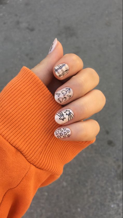 Nailart with sketching pen Nail Art Pens Designs, Nail Pen Art, Nail Pen, Nail Art Pen, Pen Design, Pen Art, Nail Ideas, Art Sketches, Nail Inspo