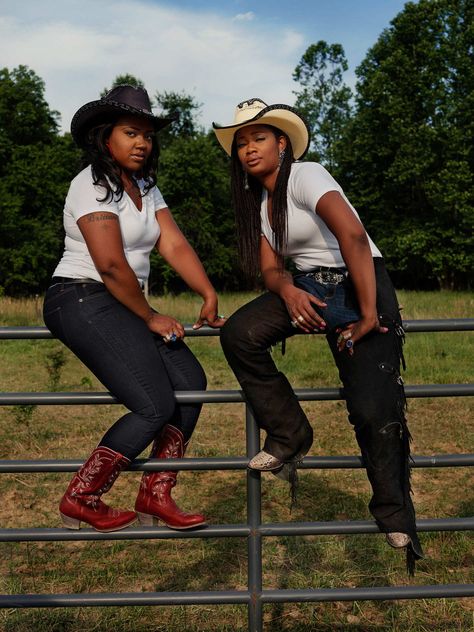 Four women known as the Cowgirls of Color have found a niche within the rodeo community. Black Cowgirl Outfit, Outfit With Black Boots, Cowgirl Outfit Ideas, Black Cowgirl Boots, Outfit Ideas Black, Cowgirl Boots Outfit, Black Chicks, Cowgirl Style Outfits, Black Cowboys