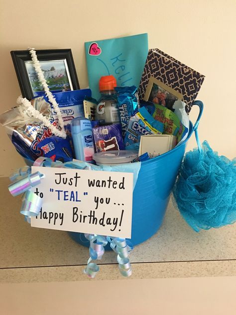 Blue Birthday Basket, Blue Gift Basket, Girl Gift Baskets, Birthday Presents For Friends, Diy Best Friend Gifts, Birthday Basket, Bff Birthday Gift, Bff Birthday, Diy Birthday Gifts For Friends