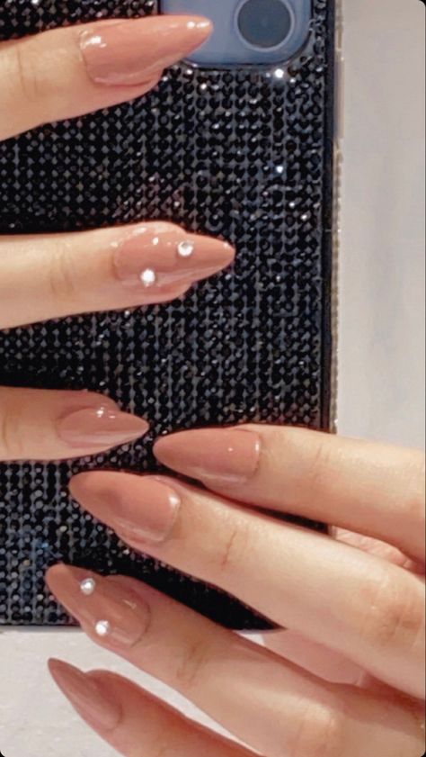 Softgel Nail Design With Stone, Small Diamond Nails, Minimal Rhinestone Nails, Simple Gem Nails Rhinestones, Nails With Rine Stones, Beige Nails With Rhinestones, Righnstone Nails, Natural Nails With Rhinestones, Nude Nail Designs With Rhinestones