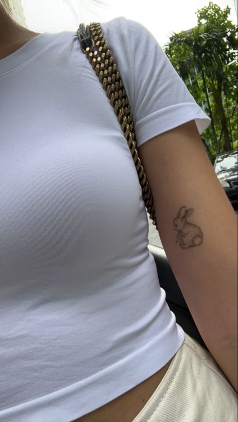 Line Work Bunny Tattoo, Bunny Tattoo Placement, Bunny Arm Tattoo, Bunny Small Tattoo, Bunny Tattoo Aesthetic, Realistic Bunny Tattoo, Little Rabbit Tattoo, Bunny With Angel Wings Tattoo, Vintage Tattoo Aesthetic