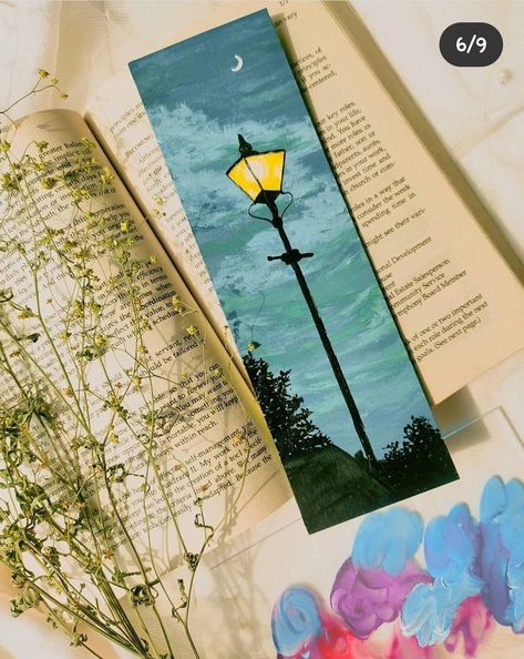 Bookmark Painting Acrylic Easy, Gouche Painting Bookmarks, Painting A Bookmark, Cute Bookmark Painting Ideas, Creative Diy Bookmarks Aesthetic, Book Mark Drawings, Bookmark Ideas Painting, Easy Painted Bookmarks, Painting Book Marks