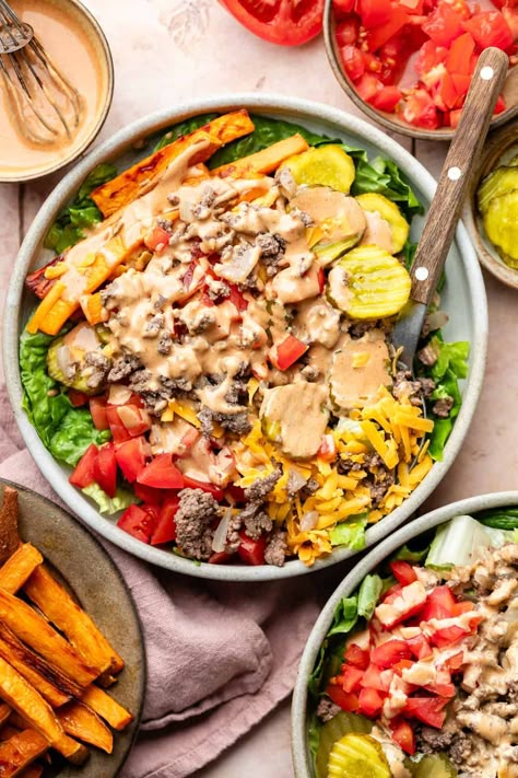 Beef Burger Bowl Recipe Burger Bowls With Potatoes, Burger Bowls With Sweet Potato, Burger Bowl Healthy, Sweet Potato Hamburger Bowl, Sweet Potato Burger Bowl, Burger Salad Bowl, Burger Bowls Recipe Healthy, Cheeseburger Bowl, Hamburger Bowls