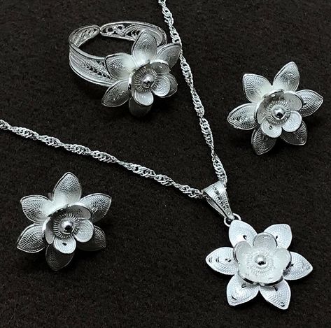 Handmade Silver Jewellery, Silver Embroidery, Filigree Jewelry, Fine Silver Jewelry, Silver Jewelry Design, Silver Jewellery Sets, Silver Filigree, Sterling Silver Necklace, Necklace Earrings