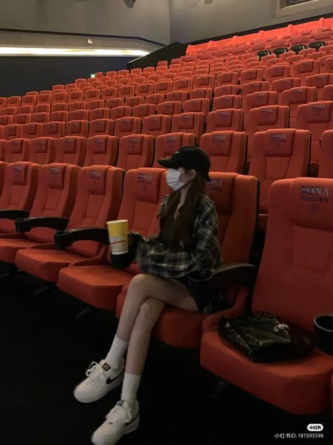 Outfit Bioskop, Cine Outfit Ideas, Cinema Ootd, Movie Theater Photoshoot, Cinema Date Outfit, Theater Photoshoot, Cinema Outfit, Photo Story Ideas, Movie Theater Aesthetic