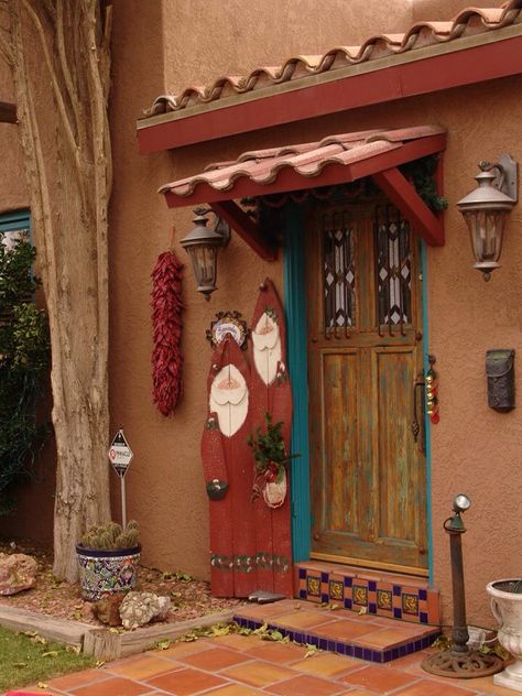 Christmas In New Mexico, Southwest Christmas Decor Ideas, Southwest Christmas Decor, Mexico Doors, New Mexico Christmas, Christmas In Mexico, Southwest Christmas, Mexico Christmas, Southwest Home Decor