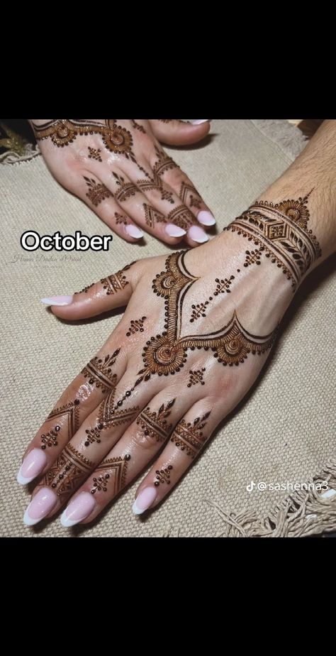 Inner Palm Henna, Simple Henna Designs Easy, Palm Henna Designs, Easy Henna Designs, Henna Designs Back, Henna Designs Simple, Henne Tattoo, Palm Henna, Simple Henna Designs