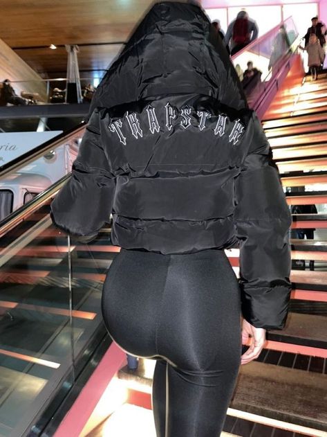 Roadman Girl, London Drip, Tracksuit Outfit Women, Moncler Jacket Women, Chris Brown Outfits, Outfit Wishlist, Serie Bmw, Sport Life, Discord Pfps