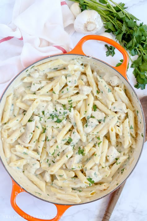 Penne Pasta Primavera, Penne Pasta With Chicken, Garlic Penne Pasta, Creamy Garlic Chicken Pasta, Creamy Garlic Penne Pasta, Penne Pasta Recipe, Chicken Penne Pasta, Garlic Chicken Pasta, Penne Pasta Recipes