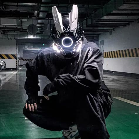 Cyberpunk Face Mask, Cyberpunk Mask Design, Outfit With Mask, Mask Cyberpunk, Cyberpunk Dystopia, Cyberpunk Accessories, Sci-fi Helmet, Cyberpunk Mask, Jumping Poses