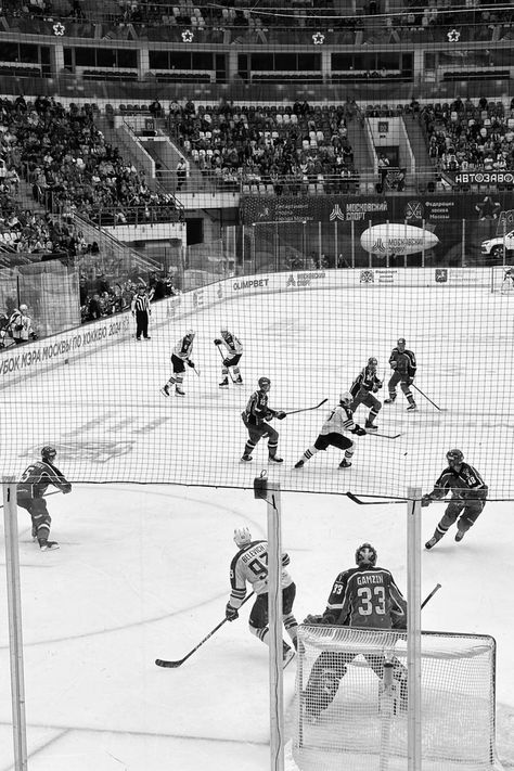 Aesthetic Hockey, Girl Drama, American High School, Big Friends, Hockey Girl, Hockey Game, Hockey Life, Sports Aesthetic, Ice Rink