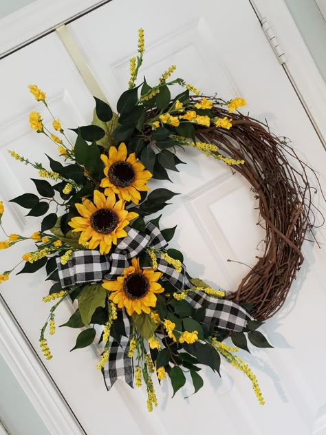 Sunflower Wreath Diy, Silk Flower Wreaths, Wreath Wall Art, Front Door Wreaths, All Season Wreath, Door Wreaths Diy, Summer Door Wreaths, Sunflower Wreath, Wood Flowers