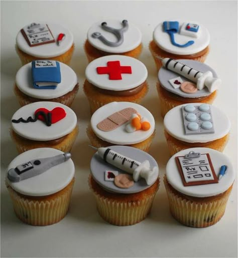 Cupcakes For Nurses, Nursing Graduation Cakes, Nurse Cupcakes, Nurse Graduation Party Decorations, Medical Cake, Medical Cookies, Doctor Cake, Nursing Cake, Ideas Cupcakes