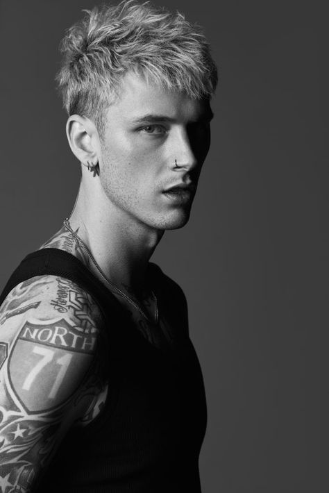 Machine Gun Kelly Mgk Hairstyle, Justin Campbell, Colson Baker, Athletic Hairstyles, Young Thug, Mötley Crüe, Pop Punk, Mens Hairstyles, Pretty People