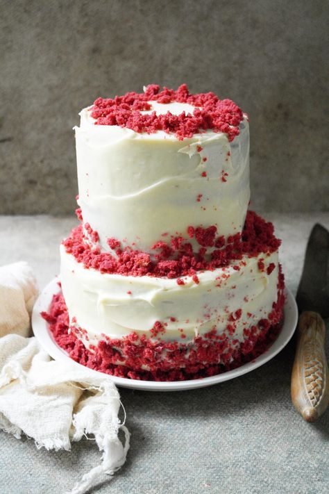 Red Velvet 2 tiered cake Red Velvet Cake Decoration, White Chocolate Cream Cheese Frosting, 21 Cake, White Chocolate Icing, Red Velvet Wedding Cake, White Cake Recipes, White Chocolate Cream, Cake With White Chocolate, Chocolate Cream Cheese Frosting