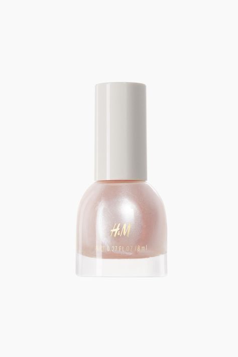 Glass Nails Are the Latest Trend That's Overtaking Glazed Manis | Who What Wear UK Shiny Nail Polish, H&m Nail Polish, Cute Nail Polish Colors, Neutral Nail Polish, New Nail Trends, Color Change Nail Polish, Velvet Nails, Color Changing Nails, Celebrity Nails