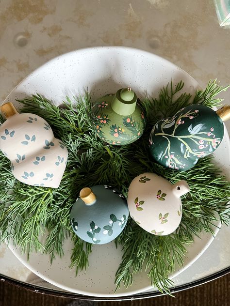 Painted Ornaments, DIY Christmas craft, Ditsy Floral Prints Diy Hand Painted Ornaments, Christmas Painted Wood Slices, Paint Ornaments Diy, Painted Ornaments Diy, Diy Painted Ornaments, Botanical Ornaments, Decoupage Christmas Ornaments, Hand Painted Christmas Ornaments, Ornaments Diy Christmas