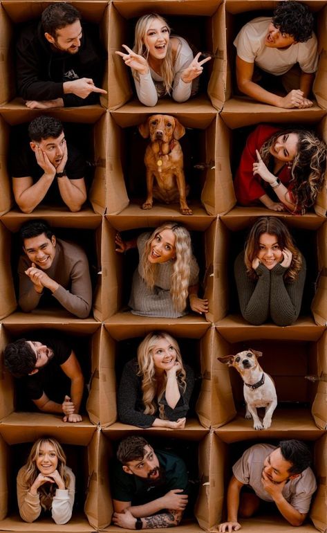 Nail this fun box-stacked portrait idea with these tips Trucage Photo, Friends Get Together, Group Photo Poses, Fun Family Photos, Friends Adventures, Family Portrait Poses, Creative Friends, Group Photography, Foto Tips