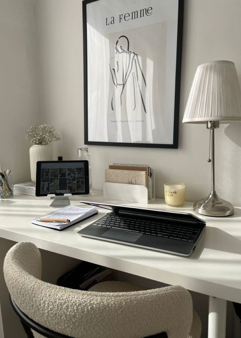 Minimalist Vanity Desk, Cozy Home Office, Desk Inspiration, Dekorasi Kamar Tidur, Office Room Decor, Study Room Decor, Apartment Decor Inspiration, Home Office Setup, Room Makeover Bedroom