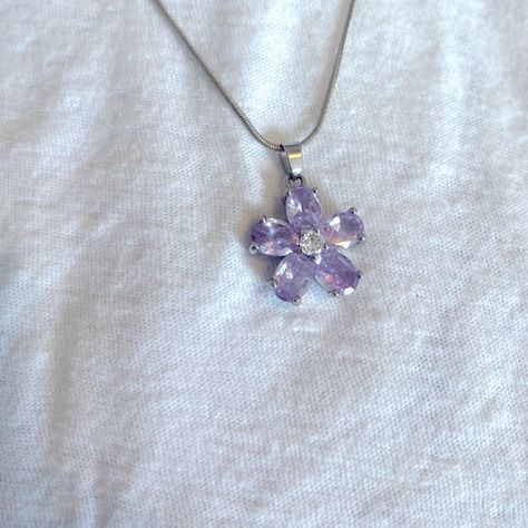 Purple Flower Necklace Quinceanera Necklace, Stylish Jewelry Accessories, Purple Flower Necklace, Flower Lavender, Purple Pendant Necklace, Ethereal Jewelry, Lavender Necklace, Light Purple Flowers, Purple Accessories