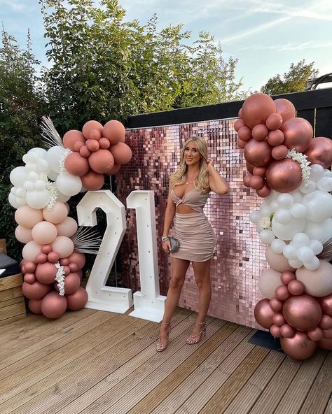 Balloon Decorations 21st Birthday, Sparkly Birthday Decorations, 31 Flavors Birthday Party Ideas, 21st Summer Birthday Ideas, 21 Pink Birthday Ideas, 21 Dresses Birthday, Decoration For 18th Birthday Girl, 18th Birthday Dress Pink, 21st Birthday Colour Themes