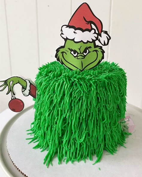 Grinch Birthday Smash Cake, Grinch Buttercream Cake, Grinch Smash Cake Ideas, Grinch Cake Smash, Grinch Smash Cake, Grinch Birthday Party Cake, Grinch Cake Ideas, Grinch Christmas Cake, The Grinch Cake