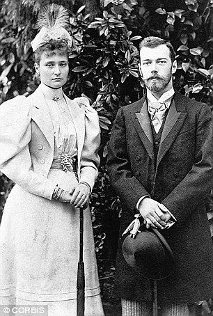 Russia exhumes the remains of the last Tsar Nicholas II Tsarina Alexandra, Familia Romanov, Princess Anastasia, Nicolas Ii, Princesa Real, House Of Romanov, Alexandra Feodorovna, Romanov Dynasty, Tsar Nicholas Ii