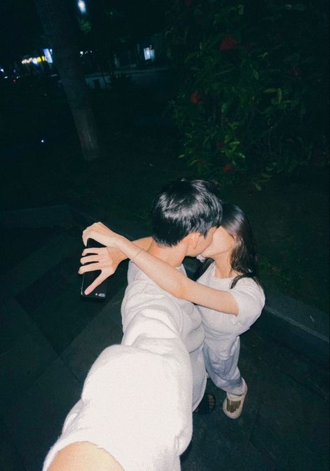 Copel Photos, Ulzzang Couple Kiss, Korean Caples Photo, Couple Selfie Ideas Korean, Photobox Ideas Pose Couple, Poto Bareng Doi, Cuople Ullzang Aesthetic, Korean Couple Night Walk, Tall Boyfriend Short Girlfriend