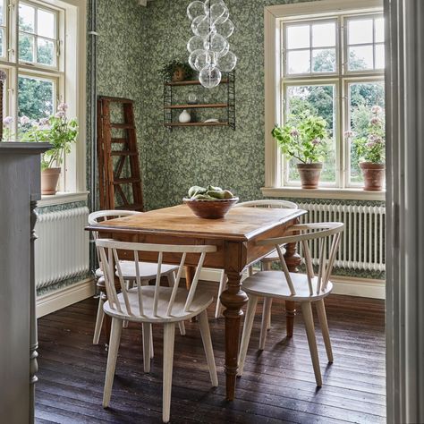 Swedish Cottage Interior Nordic Style, Swedish Cottage Interior, English Style House, Swedish Country House, Swedish Countryside, Swedish Houses, Swedish Farmhouse, Swedish Interior Design, Mission House