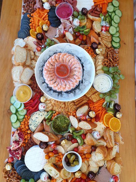 Custom Seafood grazing table with a Prawn and Tomato dip center piece. Designed to suit any event and budget. Seacuterie Board Ideas, Seafood Grazing Board, Seafood Table Ideas, Seafood Grazing Table, Seafood Board Platter, Cold Seafood Platter Ideas, Seafood Platter Presentation, Sand Pudding Dessert, Seafood Bbq Platter