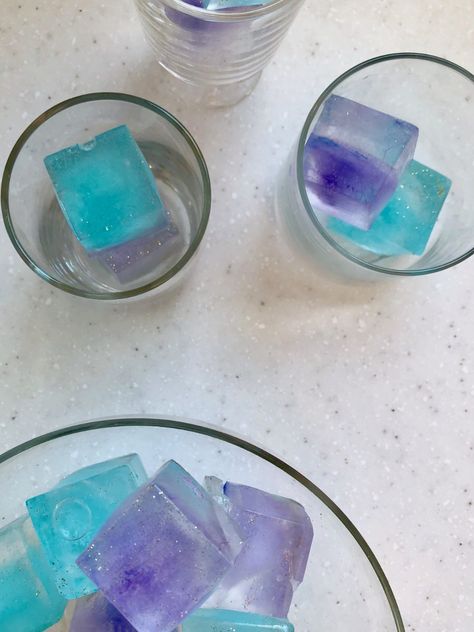 Acotar Party Food, Galaxy Party Food, Glitter Ice Cubes, Acotar Party, Galactic Party, Colored Ice Cubes, Star Ice Cubes, Bomb Drinks, Magical Birthday Party