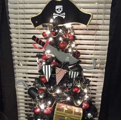 Pirate Themed Christmas Tree, Pirate Christmas Decorations, Pirate Christmas Tree, Pirate Christmas, Spooky Christmas, Pirate Decor, Pirate Adventure, Happy Birthday Jesus, Tropical Christmas