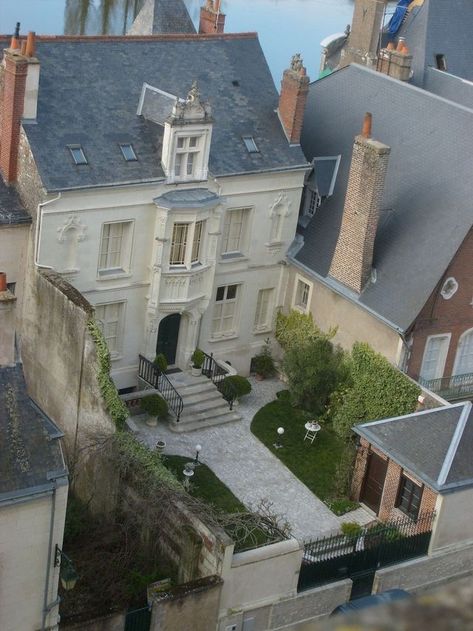 Private Courtyard, French Architecture, French Chateau, Miniature Houses, French Country House, French Decor, French House, Miniature Garden, Casas De Ensueño