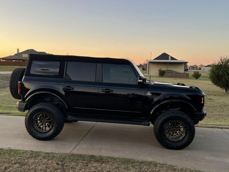 Bronco Car, New Bronco, Mom Car, Pimped Out Cars, Dream Cars Jeep, Private Plane, Jeep Rubicon, Car Goals, Pink Car