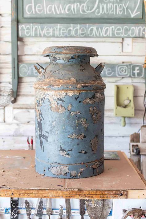 Repurpose old milk cans into stylish home decor with chalk paint and transfers. Upcycling old milk cans as home decor will bring a farmhouse touch to your home! Cajun Decor, Painted Milk Cans, Antique Milk Can, Old Milk Cans, Vintage Milk Can, Thrift Store Decor, Creating Texture, Painting Plastic, Plastic Furniture