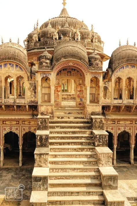 Traditional Indian Architecture, Shekhawati Haveli, Rajasthani Haveli, Indian Castle, Indian Palaces, Indian Palace, Vibrant Paintings, Ancient Indian Art, Indian Temple Architecture