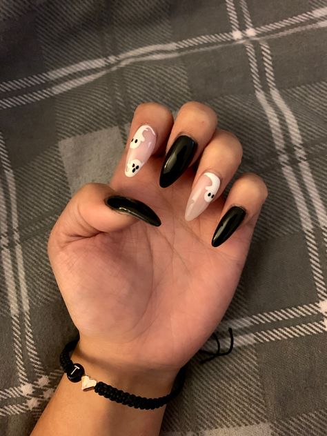 Simple Goth Nails Almond, Witchy Almond Nails, Ghost Acrylic Nails, Black Ghost Nails, Ghost Nail Designs, Halloween Ghost Nails, Black Chrome Nails, Ghost Nails, Halloween Acrylic Nails