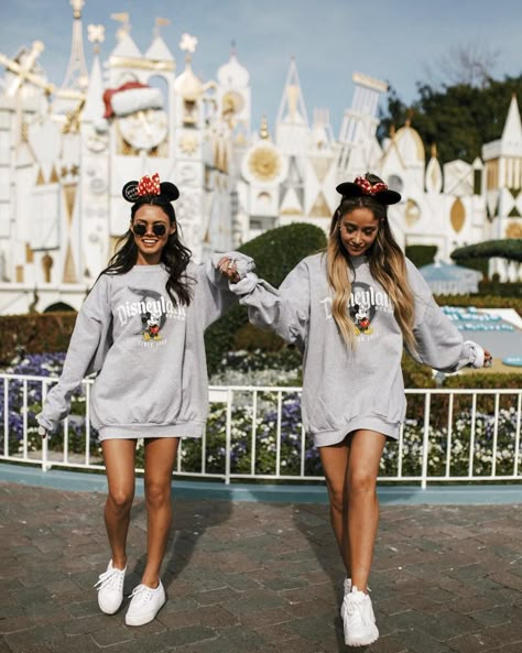 MICHELLE INFUSINO on Instagram: “The Castle was closed and blocked off by a bunch of ugly fences (rude) so this background had to do 👯‍♀️ @disneyland” Cute Disney Outfits For Women, Disneyland Outfit Winter, Disney Trip Outfits, Disney Outfits Women, Theme Park Outfits, Photos Bff, Disneyland Photos, Cute Disney Outfits, Disney Photo Ideas