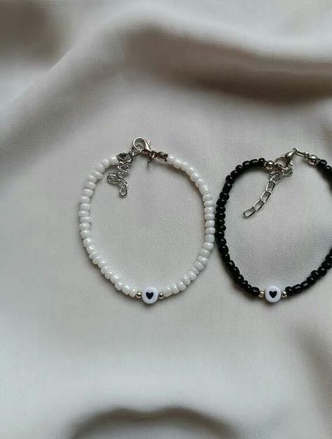 Couple Beaded Bracelets Aesthetic, Couple Handmade Bracelets, Matching Diy Bracelets, Matching Bracelets For Couples Diy Beads, Bff Christmas Gifts Ideas Diy, Matching Beads Bracelets, Diy Matching Bracelets, Bff Christmas Gifts Ideas, Matching Bracelets Ideas