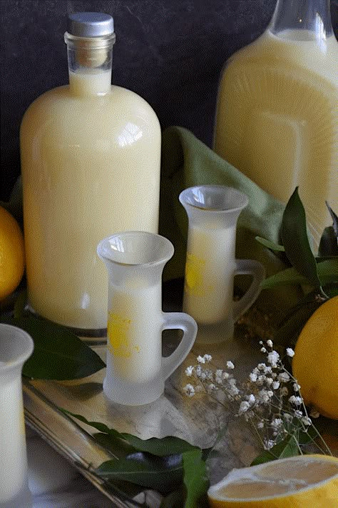 Limoncello Cream is a wonderful Italian liquor, flavored with lemons. It's also a great ingredient to use in baking. #Italianliquor #homemade #diy #limoncello #lemons Limecello Recipes, Limoncello Homemade, Lemoncello Recipes, Limoncello Glasses, Creamy Limoncello, Lemon Cello, Extract Recipes, Limoncello Drinks, Limoncello Martini