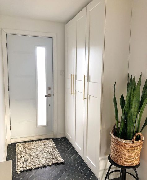 Small Foyer Ideas Entryway, Small Foyer Ideas, Entrance Ideas Entryway, Front Hall Closet, Foyer Ideas Entryway, Ikea Entryway, Window Mudroom, Small Foyer, Entry Closet