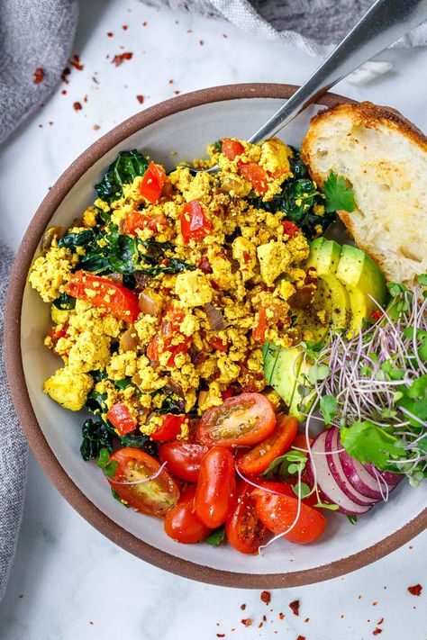 This Tofu Scramble recipe is so delicious! Load it up with seasonal veggies that you already have on hand, or keep it plain and simple- either way, you'll love this high-protein vegan breakfast. Make it in 15 minutes! Muffins Ideas, Tofu Scramble Recipe, High Protein Vegan Breakfast, Recipes Muffins, Muffins Cake, Muffin Breakfast, Red Lentil Soup Recipe, Tofu Scramble Vegan, Recipes Chili