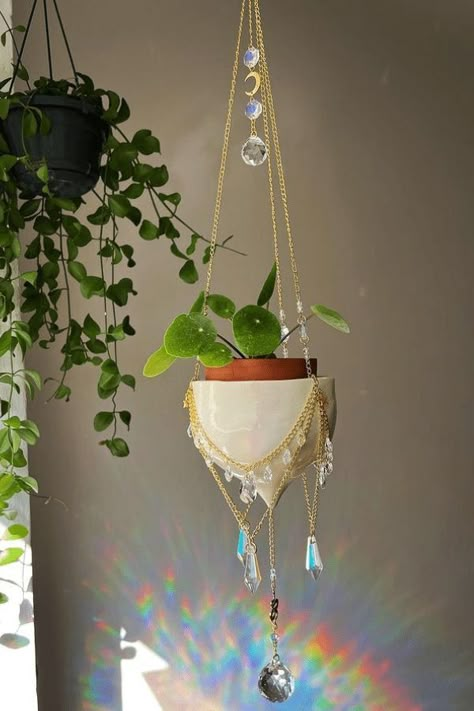 How To Hang A Suncatcher, Crystals For Suncatchers, Diy Crystal Suncatcher Window, Diy Suncatcher Planter, Hanging Crystals Diy How To Make, Suncatcher Room Aesthetic, Crystal Mobile Diy, Suncatcher Plant Hanger, Sun Catcher Plant Hanger