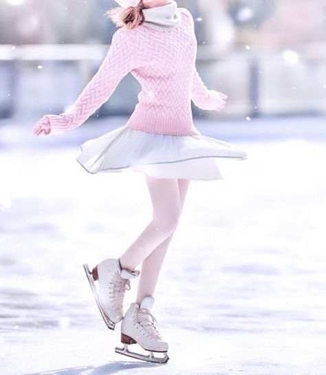 Aesthetic Downtown Girl, Aesthetic Downtown, Figure Skating Outfits, Skating Aesthetic, Ice Skating Outfit, Winter Princess, Coquette Christmas, Pink Xmas, Snow Princess